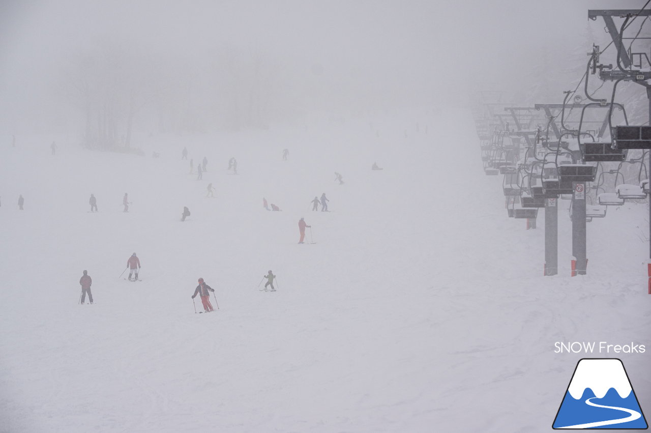 札幌国際スキー場｜待ちに待った天然雪がたっぷり！ふかふかの粉雪と戯れる、贅沢な2021-2022ウィンターシーズン『初滑り』☆